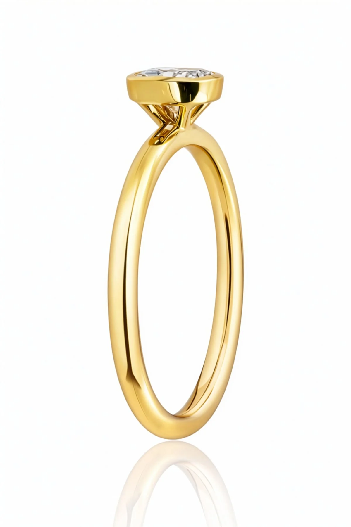 Bezel Set Cushion Cut Diamond Ring set in 18ct Yellow Gold - Image 4